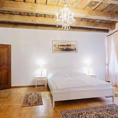 U Cerneho Medveda- At The Black Bear Apartment
